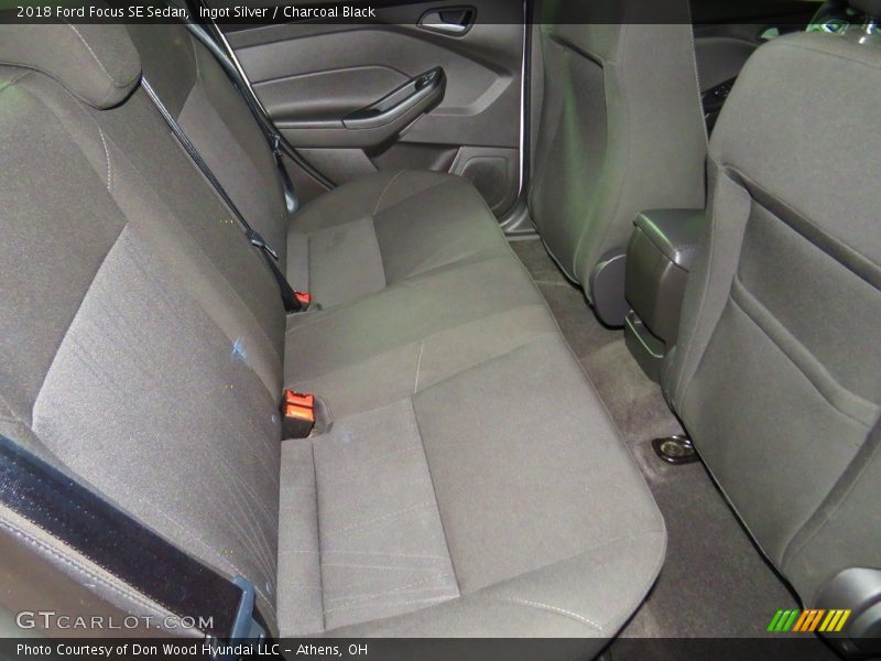 Ingot Silver / Charcoal Black 2018 Ford Focus SE Sedan