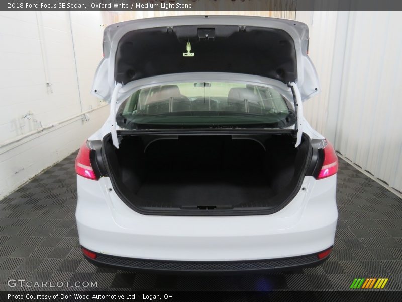 Oxford White / Medium Light Stone 2018 Ford Focus SE Sedan