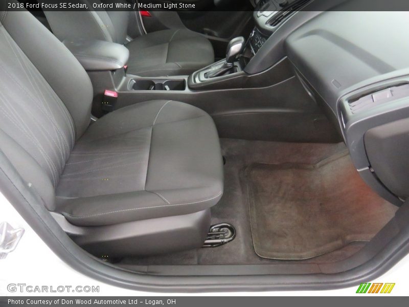 Oxford White / Medium Light Stone 2018 Ford Focus SE Sedan