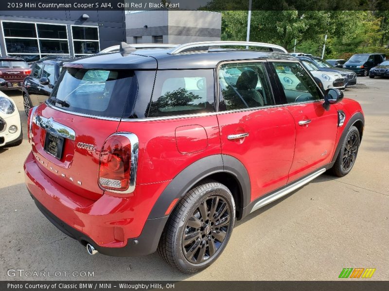 Chili Red / Black Pearl 2019 Mini Countryman Cooper S All4