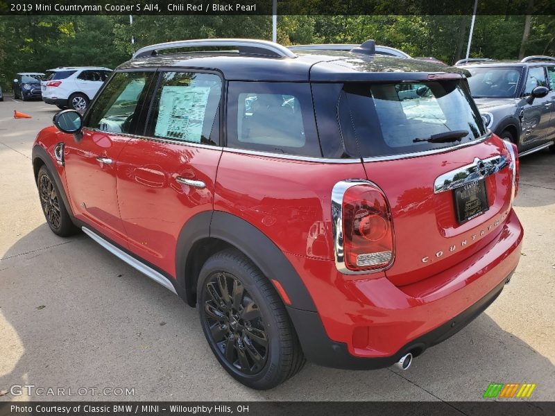 Chili Red / Black Pearl 2019 Mini Countryman Cooper S All4