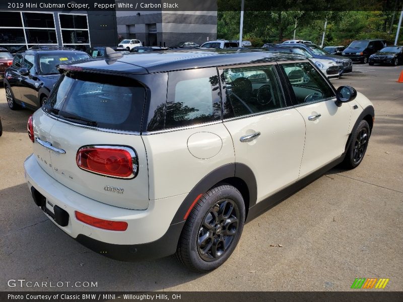 Pepper White / Carbon Black 2019 Mini Clubman Cooper