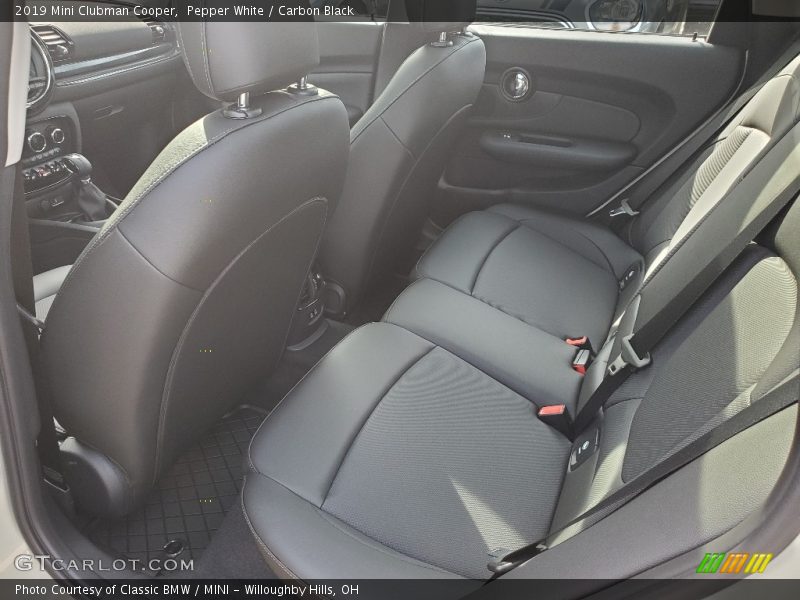 Pepper White / Carbon Black 2019 Mini Clubman Cooper