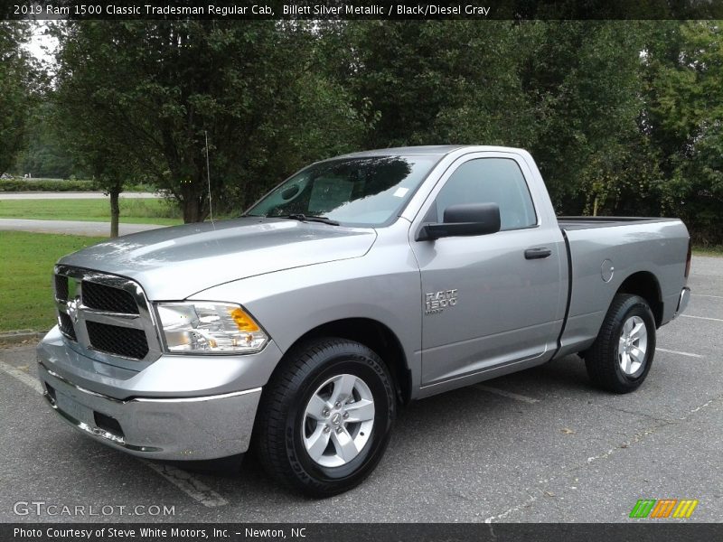Front 3/4 View of 2019 1500 Classic Tradesman Regular Cab