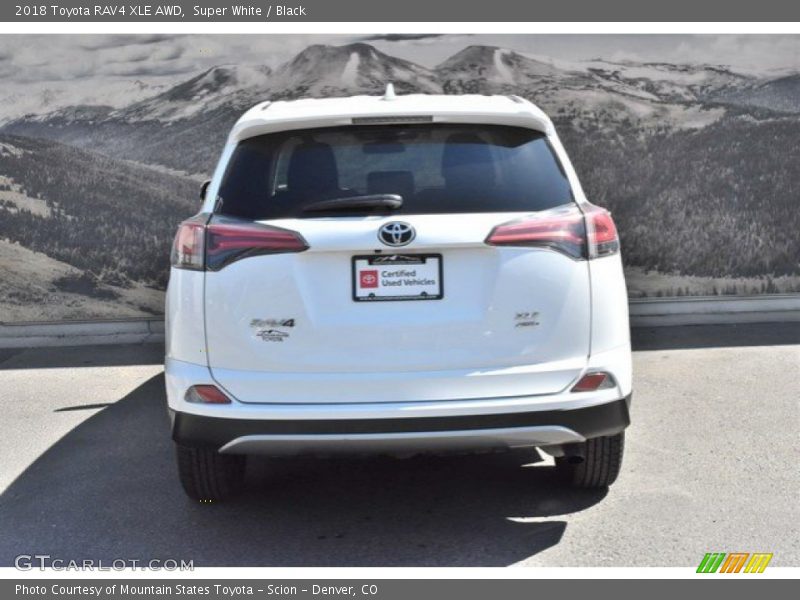 Super White / Black 2018 Toyota RAV4 XLE AWD