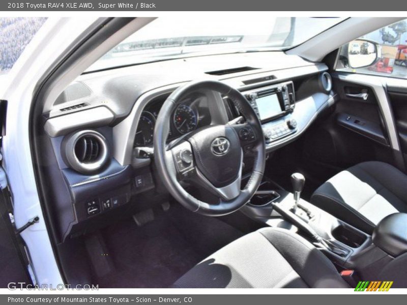 Super White / Black 2018 Toyota RAV4 XLE AWD