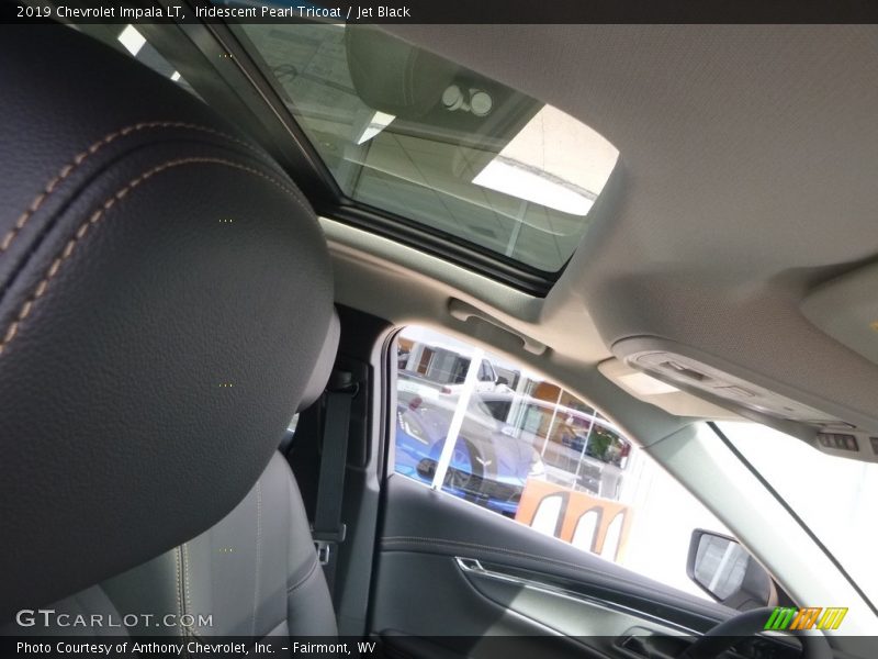 Iridescent Pearl Tricoat / Jet Black 2019 Chevrolet Impala LT