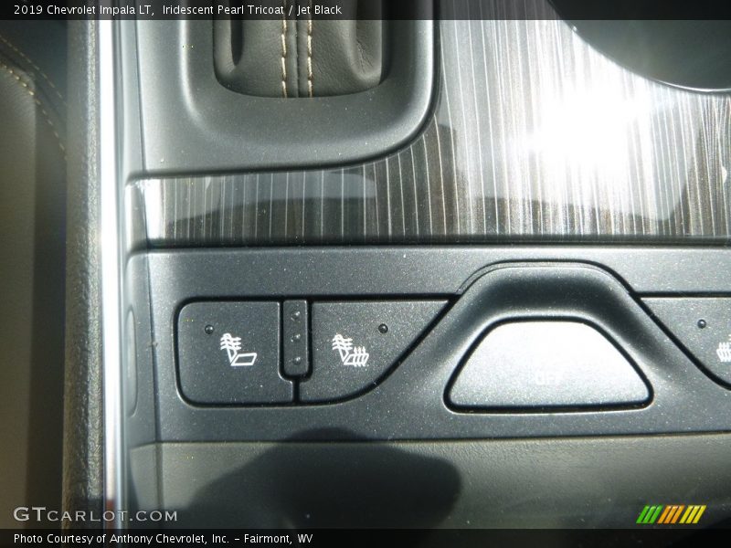 Iridescent Pearl Tricoat / Jet Black 2019 Chevrolet Impala LT