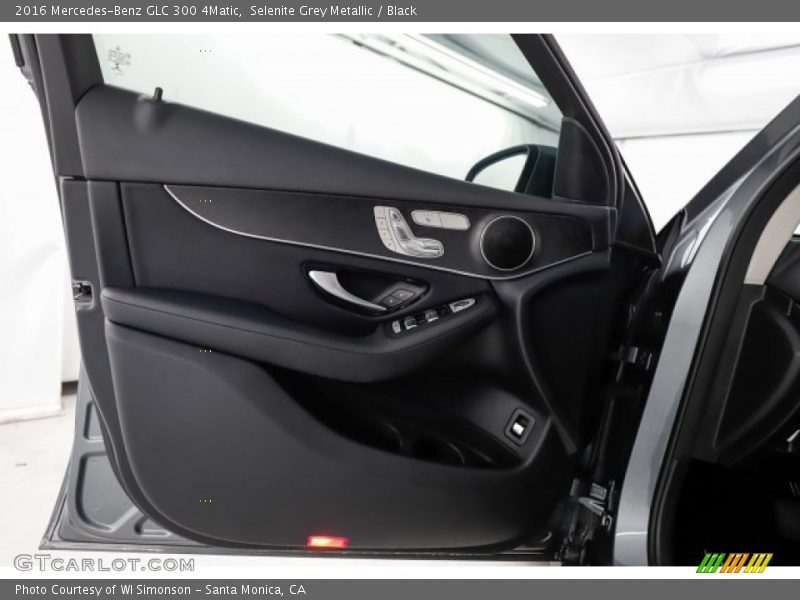 Selenite Grey Metallic / Black 2016 Mercedes-Benz GLC 300 4Matic