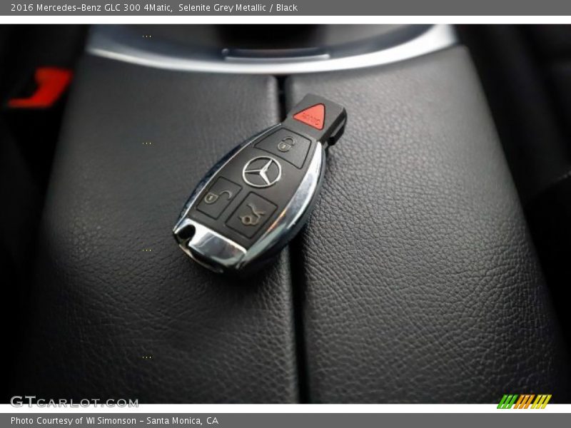 Selenite Grey Metallic / Black 2016 Mercedes-Benz GLC 300 4Matic