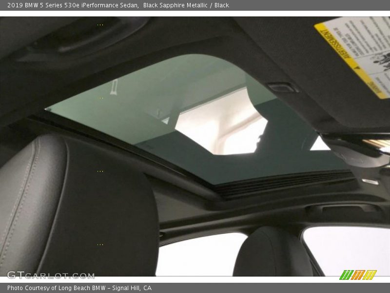 Black Sapphire Metallic / Black 2019 BMW 5 Series 530e iPerformance Sedan