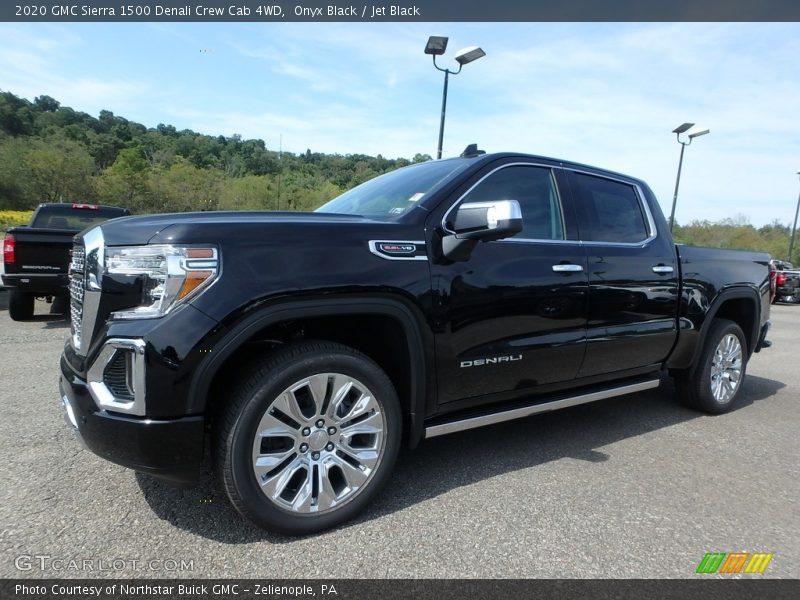 Front 3/4 View of 2020 Sierra 1500 Denali Crew Cab 4WD