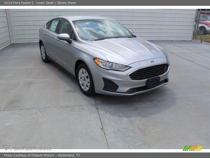 Front 3/4 View of 2020 Fusion S