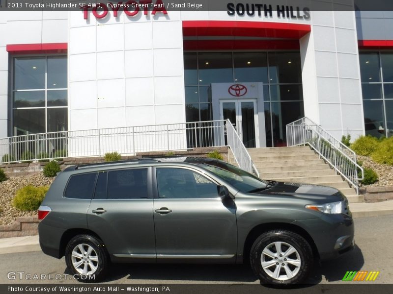 Cypress Green Pearl / Sand Beige 2013 Toyota Highlander SE 4WD