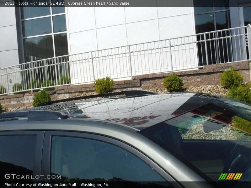 Cypress Green Pearl / Sand Beige 2013 Toyota Highlander SE 4WD