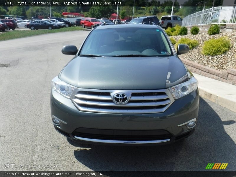 Cypress Green Pearl / Sand Beige 2013 Toyota Highlander SE 4WD
