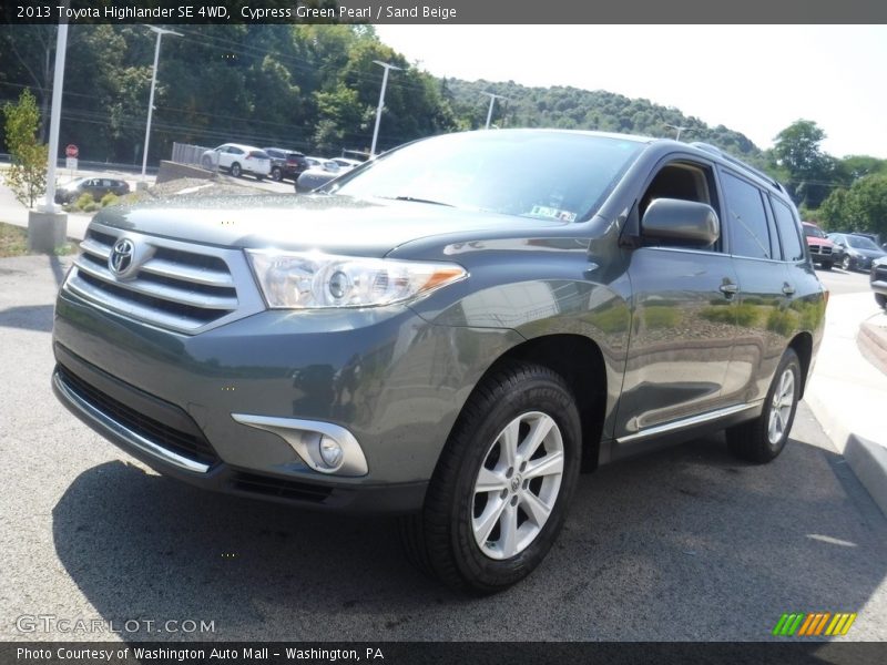 Cypress Green Pearl / Sand Beige 2013 Toyota Highlander SE 4WD