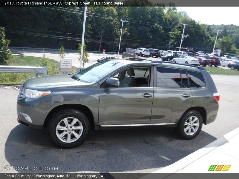 Cypress Green Pearl / Sand Beige 2013 Toyota Highlander SE 4WD