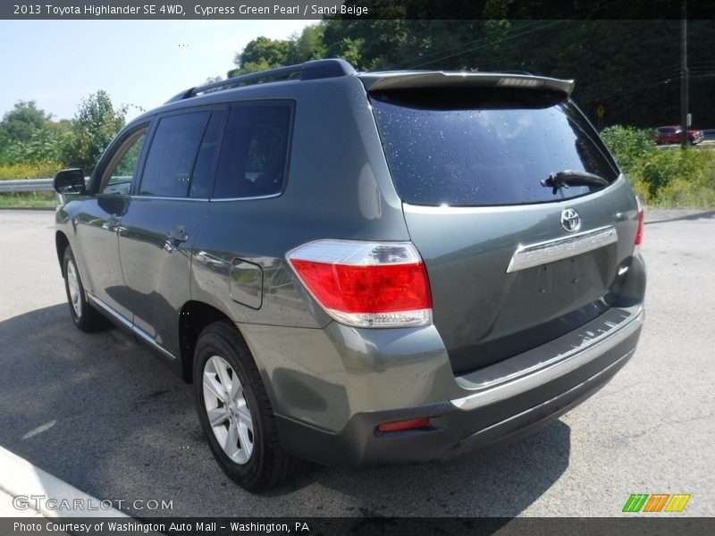 Cypress Green Pearl / Sand Beige 2013 Toyota Highlander SE 4WD
