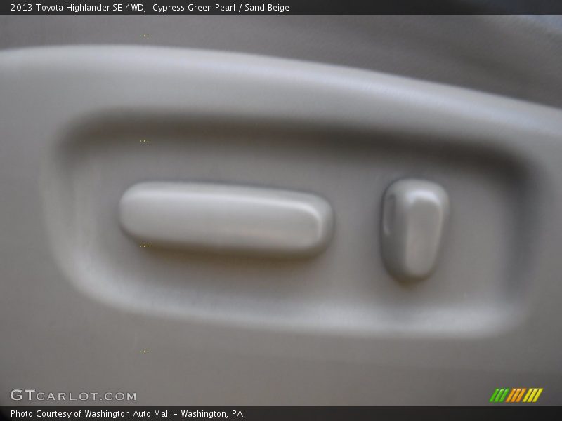 Cypress Green Pearl / Sand Beige 2013 Toyota Highlander SE 4WD