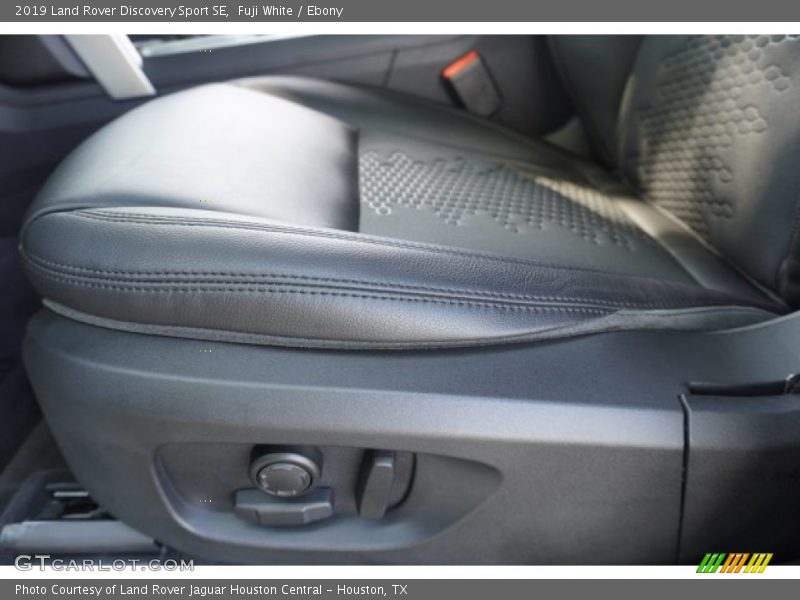 Fuji White / Ebony 2019 Land Rover Discovery Sport SE