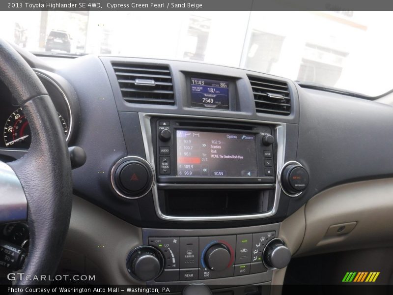 Cypress Green Pearl / Sand Beige 2013 Toyota Highlander SE 4WD