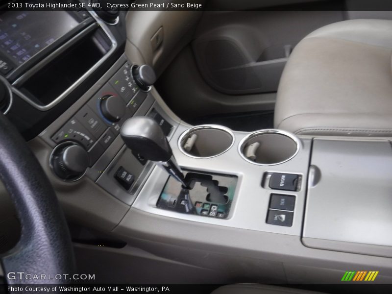 Cypress Green Pearl / Sand Beige 2013 Toyota Highlander SE 4WD