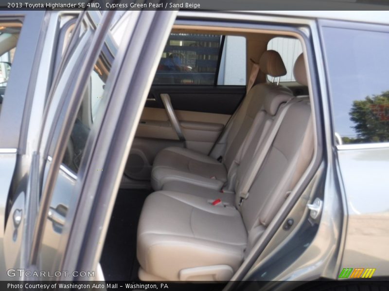 Cypress Green Pearl / Sand Beige 2013 Toyota Highlander SE 4WD