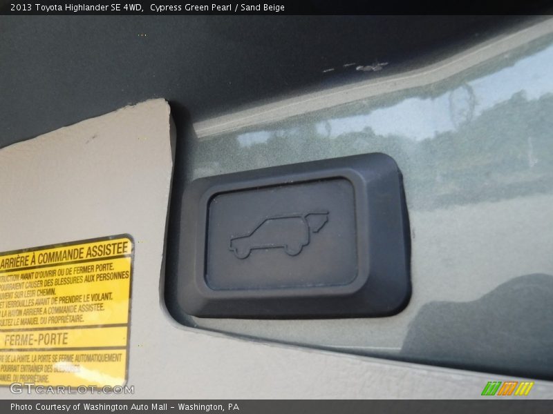 Cypress Green Pearl / Sand Beige 2013 Toyota Highlander SE 4WD