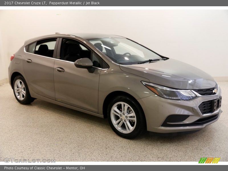 Pepperdust Metallic / Jet Black 2017 Chevrolet Cruze LT