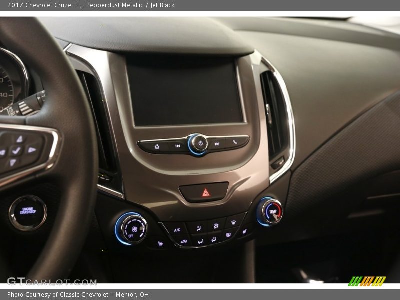 Pepperdust Metallic / Jet Black 2017 Chevrolet Cruze LT