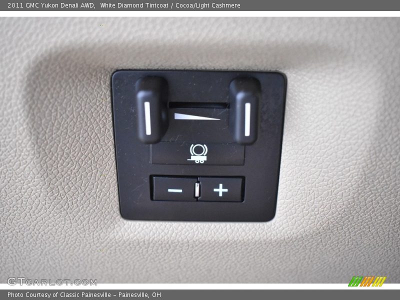 White Diamond Tintcoat / Cocoa/Light Cashmere 2011 GMC Yukon Denali AWD
