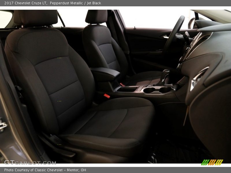 Pepperdust Metallic / Jet Black 2017 Chevrolet Cruze LT