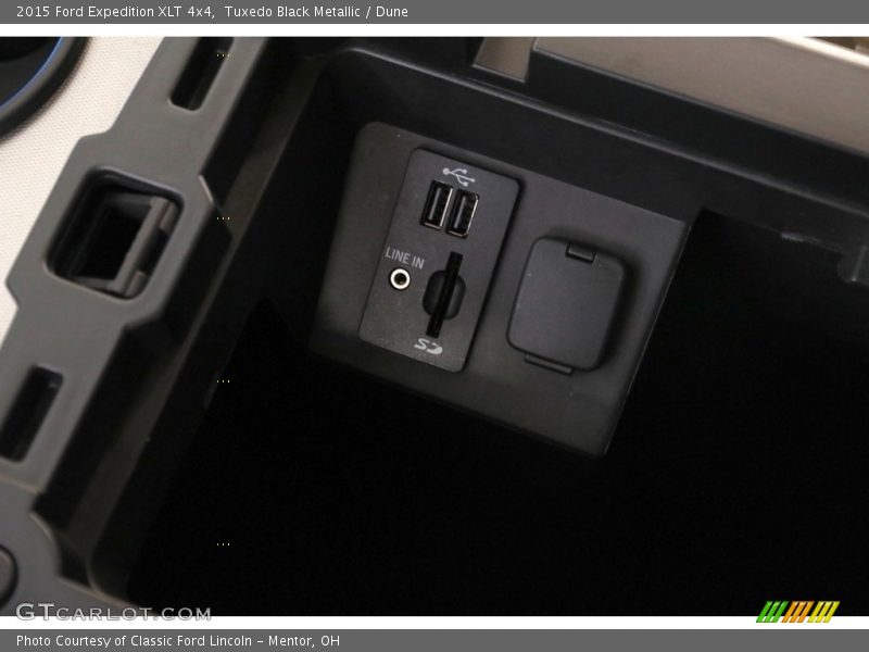 Tuxedo Black Metallic / Dune 2015 Ford Expedition XLT 4x4
