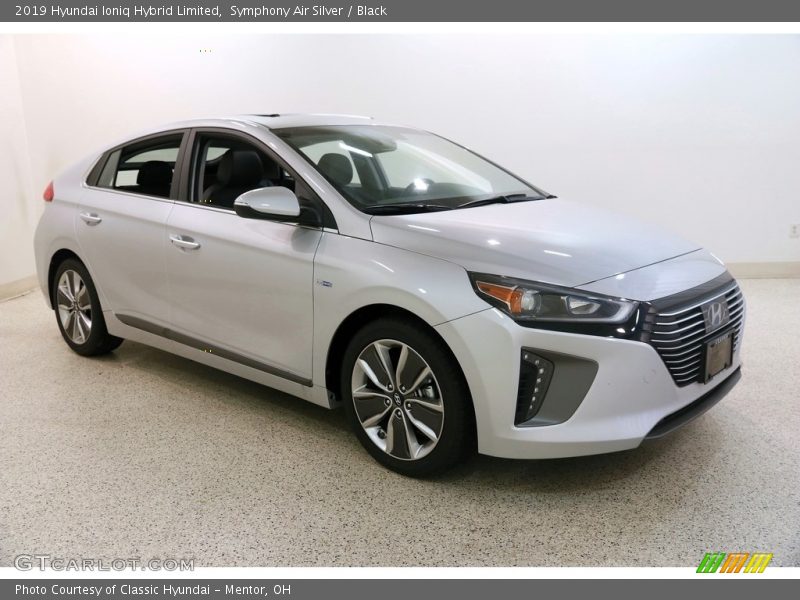 Front 3/4 View of 2019 Ioniq Hybrid Limited