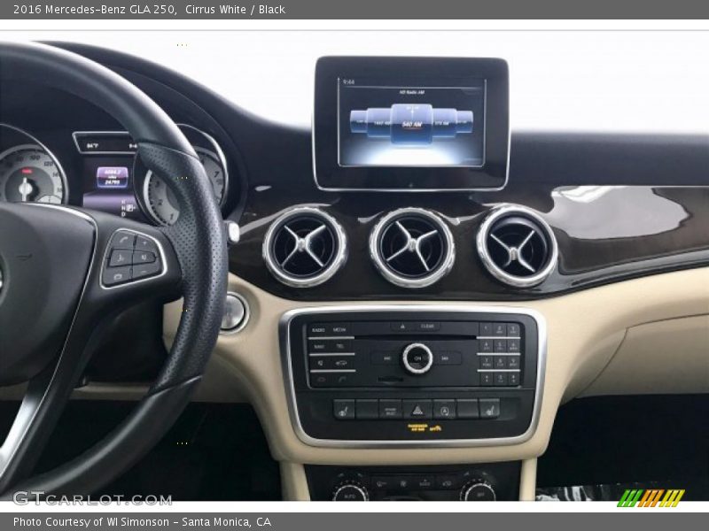 Cirrus White / Black 2016 Mercedes-Benz GLA 250