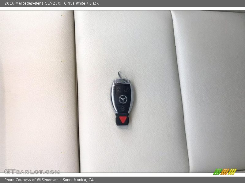 Cirrus White / Black 2016 Mercedes-Benz GLA 250
