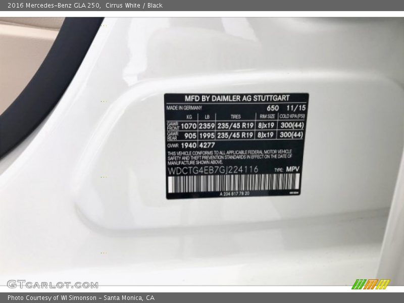 Cirrus White / Black 2016 Mercedes-Benz GLA 250