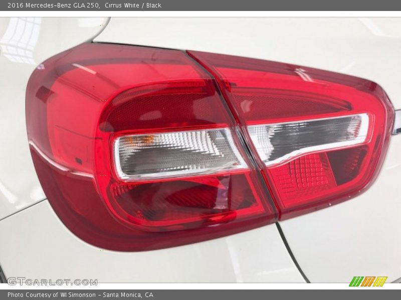 Cirrus White / Black 2016 Mercedes-Benz GLA 250
