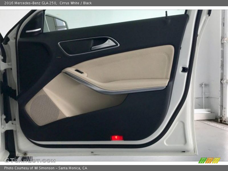 Cirrus White / Black 2016 Mercedes-Benz GLA 250