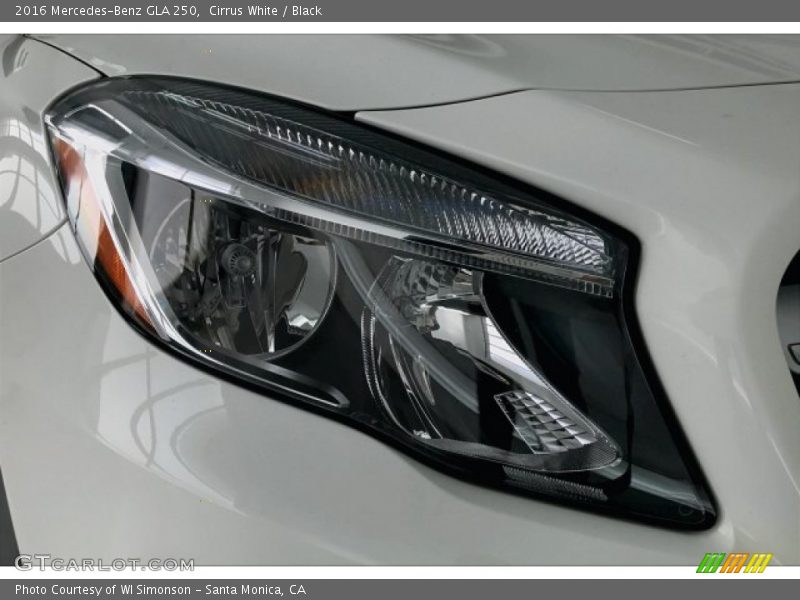 Cirrus White / Black 2016 Mercedes-Benz GLA 250