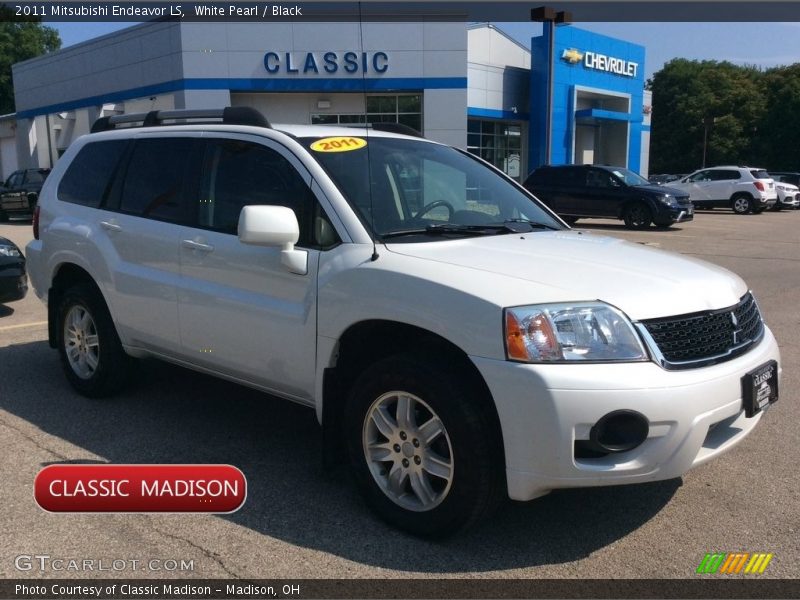 White Pearl / Black 2011 Mitsubishi Endeavor LS