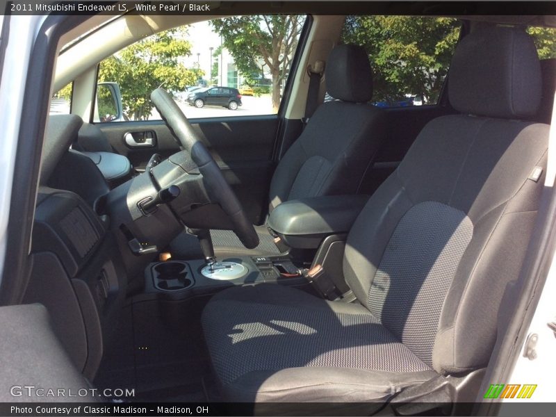 White Pearl / Black 2011 Mitsubishi Endeavor LS