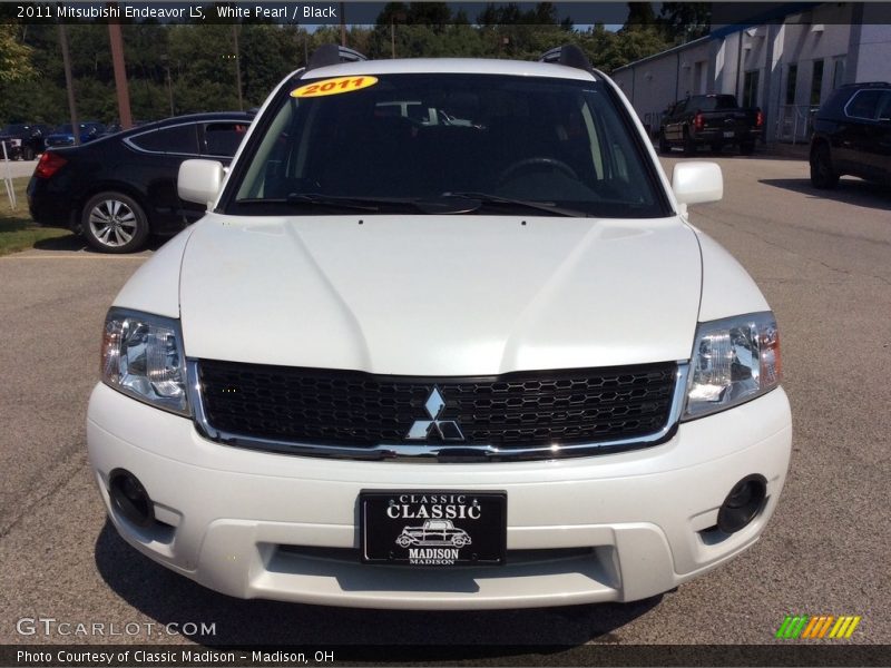 White Pearl / Black 2011 Mitsubishi Endeavor LS