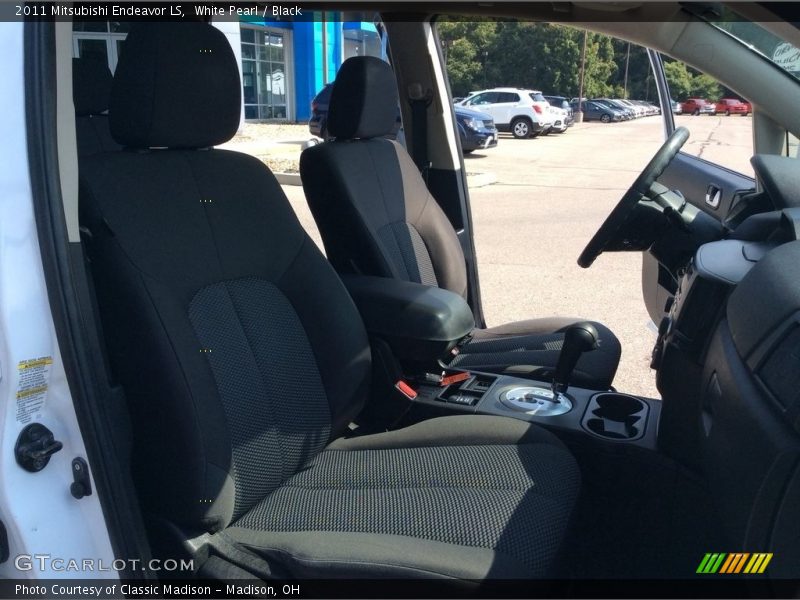 White Pearl / Black 2011 Mitsubishi Endeavor LS