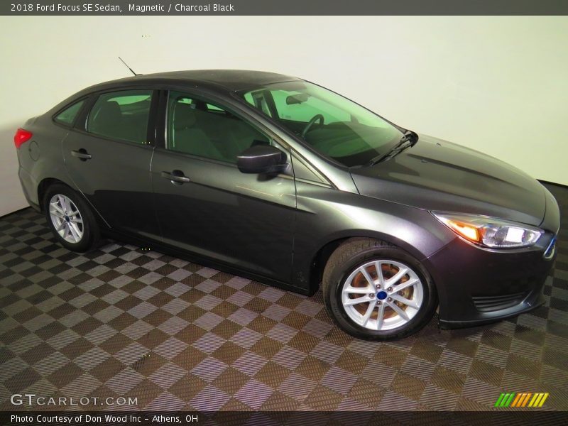 Magnetic / Charcoal Black 2018 Ford Focus SE Sedan