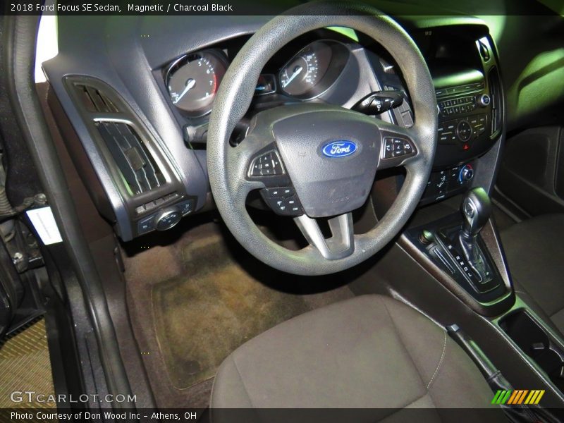 Magnetic / Charcoal Black 2018 Ford Focus SE Sedan