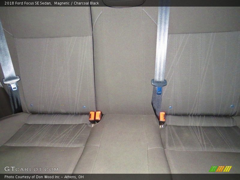 Magnetic / Charcoal Black 2018 Ford Focus SE Sedan