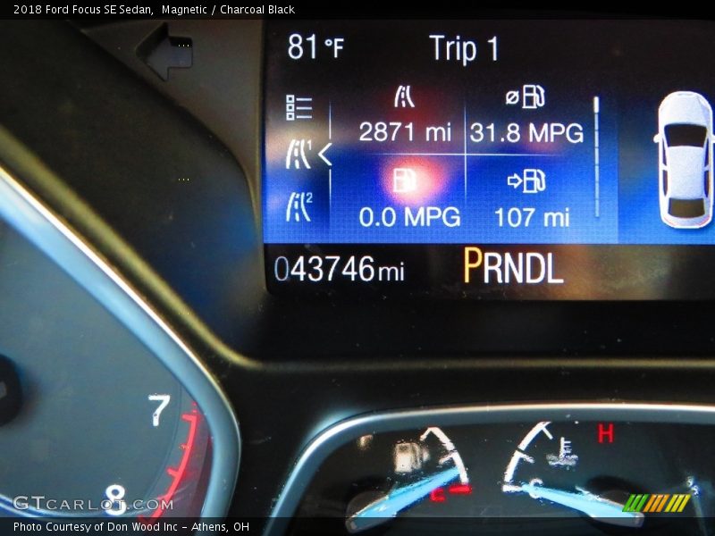 Magnetic / Charcoal Black 2018 Ford Focus SE Sedan