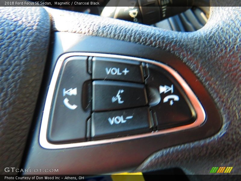 Magnetic / Charcoal Black 2018 Ford Focus SE Sedan